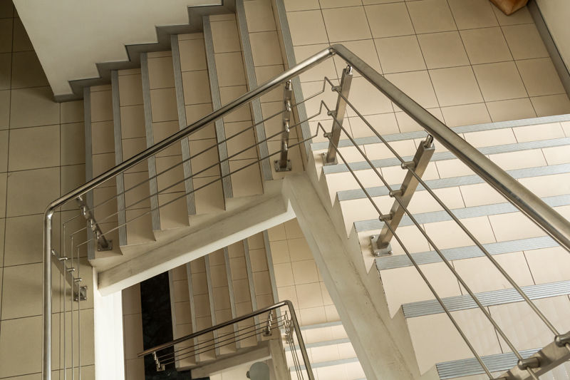 Wewnętrzne balustrady oraz poręcze z aluminium